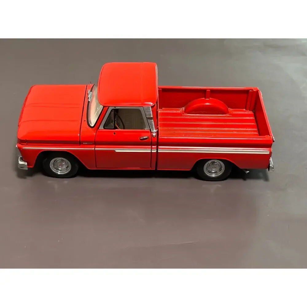 Sun Star USA Chevy C-10 Style Side Pickup 1965 1/18 Diecast Red 1361
